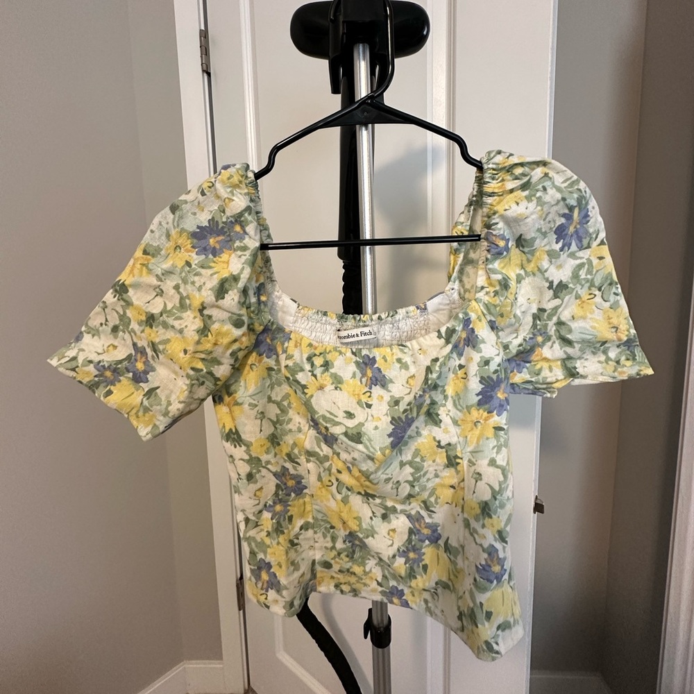 Women’s Floral Linen Blouse - Abercrombie and Fitch - XS